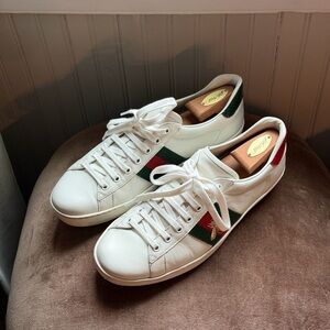 Gucci Men's Ace White Sneakers with embroidered bee. Size 9